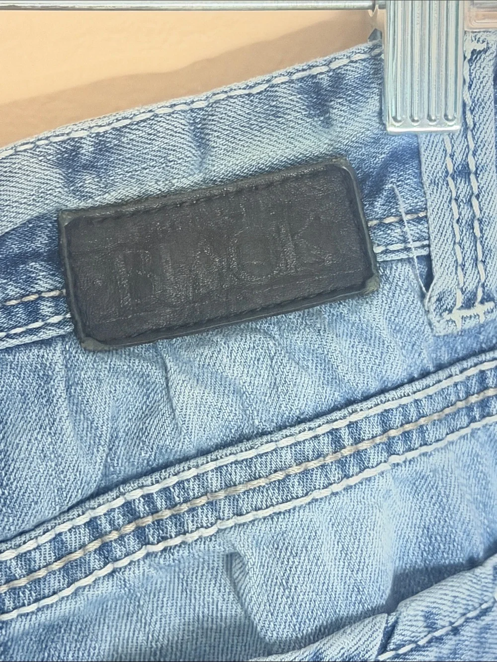 Buckle Men's Relaxed Jeans - Light Blue Wash